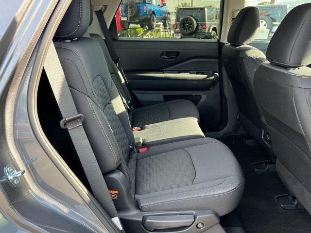 new 2025 Nissan Pathfinder car, priced at $39,455