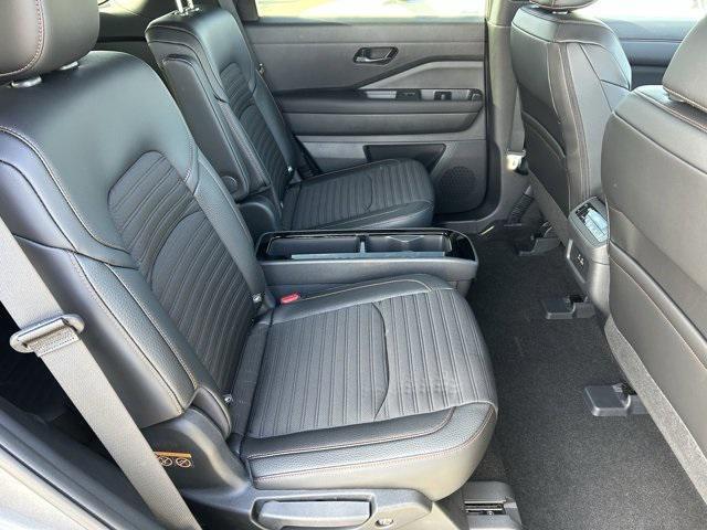 new 2025 Nissan Pathfinder car, priced at $44,001