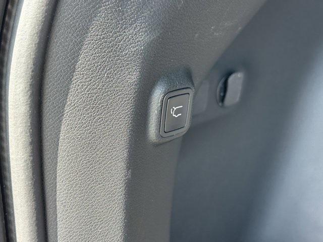 used 2019 Jeep Cherokee car, priced at $19,333