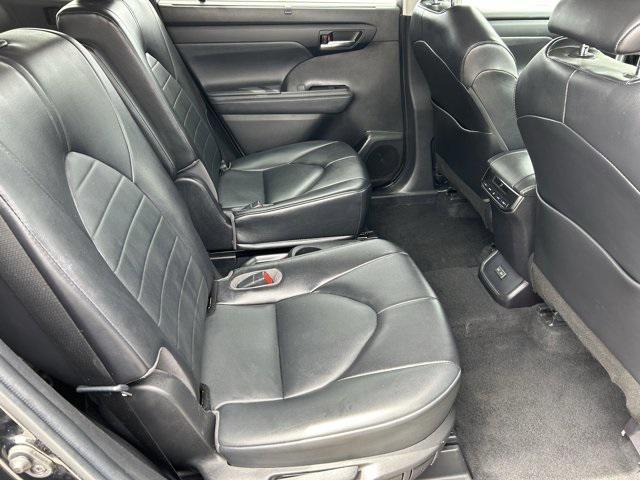 used 2022 Toyota Highlander car, priced at $36,755