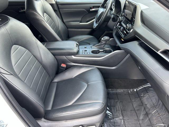 used 2023 Toyota Highlander car, priced at $38,327
