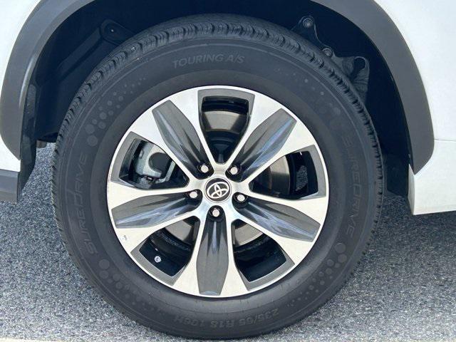 used 2023 Toyota Highlander car, priced at $34,530