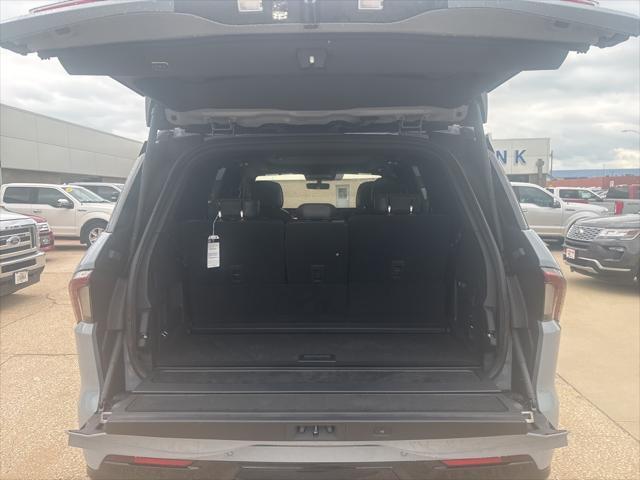 new 2025 Lincoln Navigator car, priced at $106,685