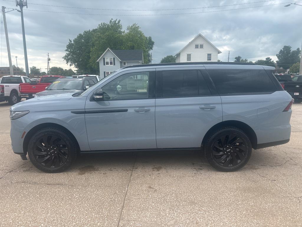 new 2025 Lincoln Navigator car, priced at $106,685