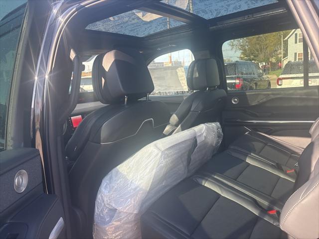 new 2025 Lincoln Navigator car, priced at $109,015