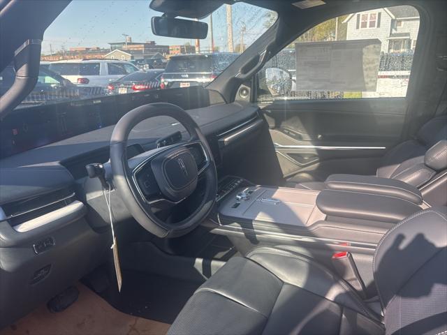 new 2025 Lincoln Navigator car, priced at $109,015