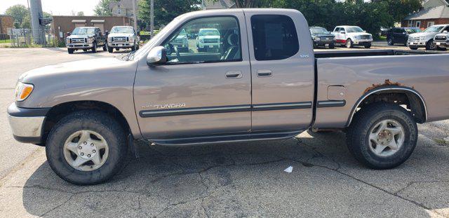 used 2000 Toyota Tundra car, priced at $4,995