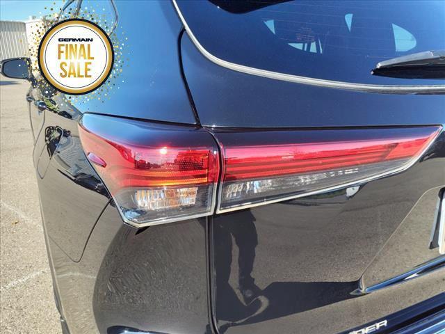 used 2022 Toyota Highlander Hybrid car, priced at $41,196