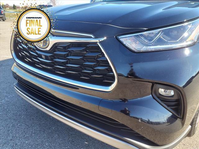 used 2022 Toyota Highlander Hybrid car, priced at $41,196