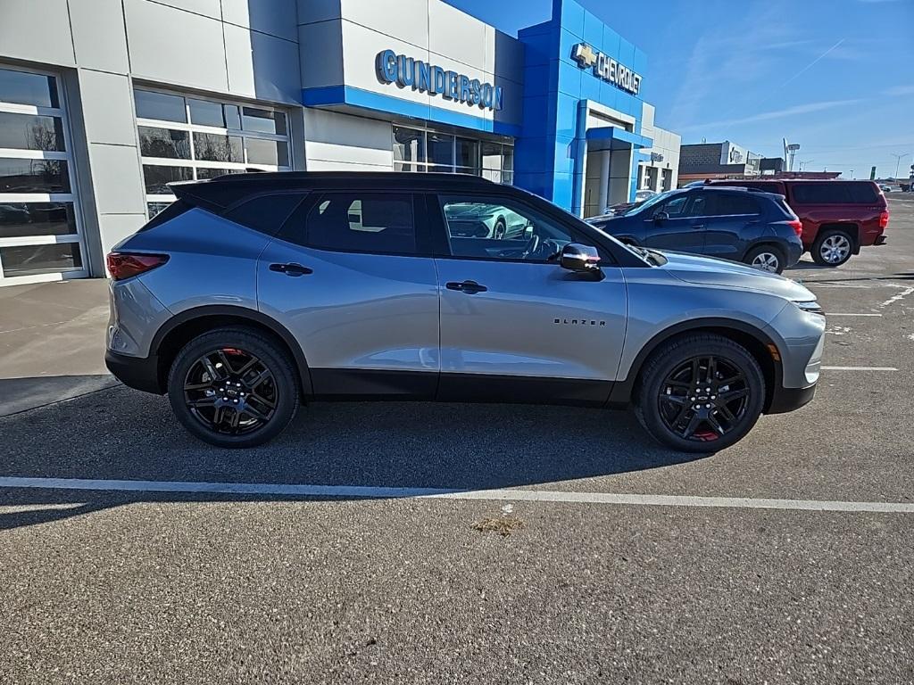 new 2025 Chevrolet Blazer car