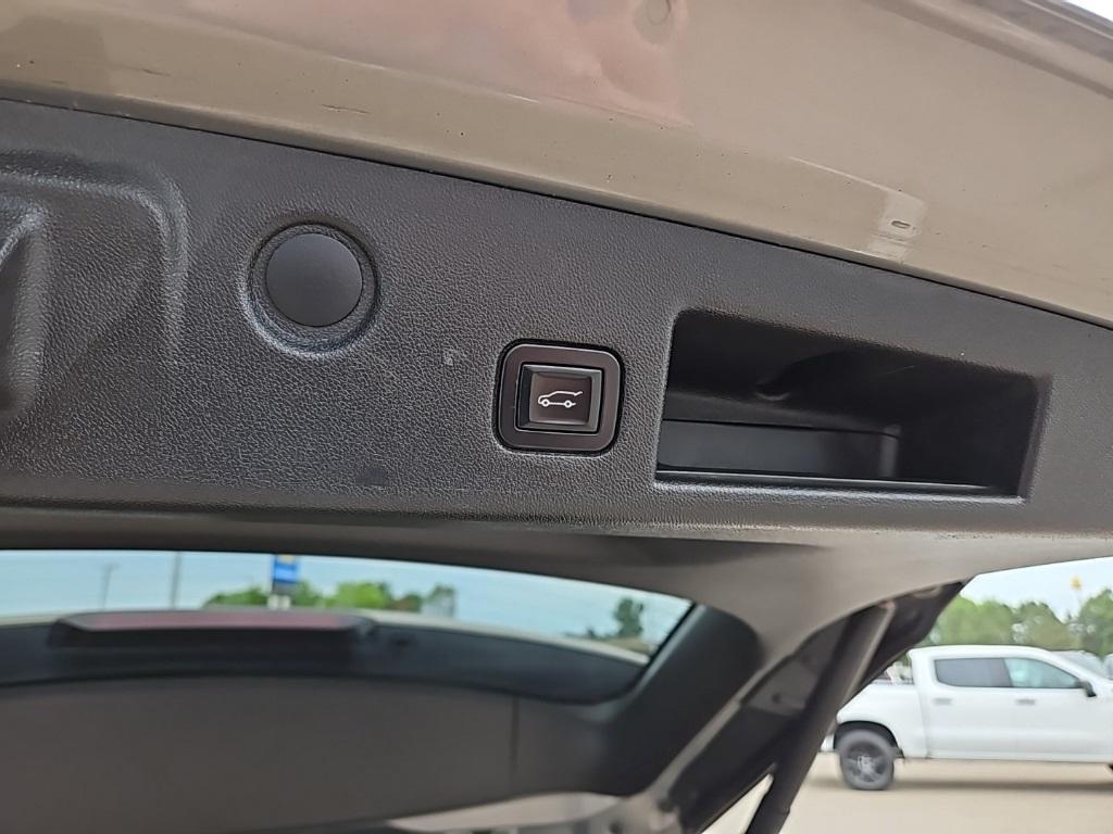 used 2018 Chevrolet Equinox car, priced at $15,900