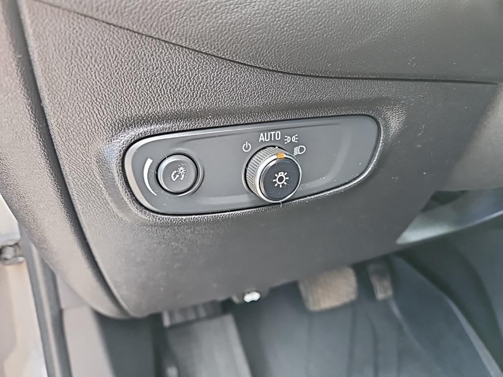 used 2018 Chevrolet Equinox car, priced at $15,900