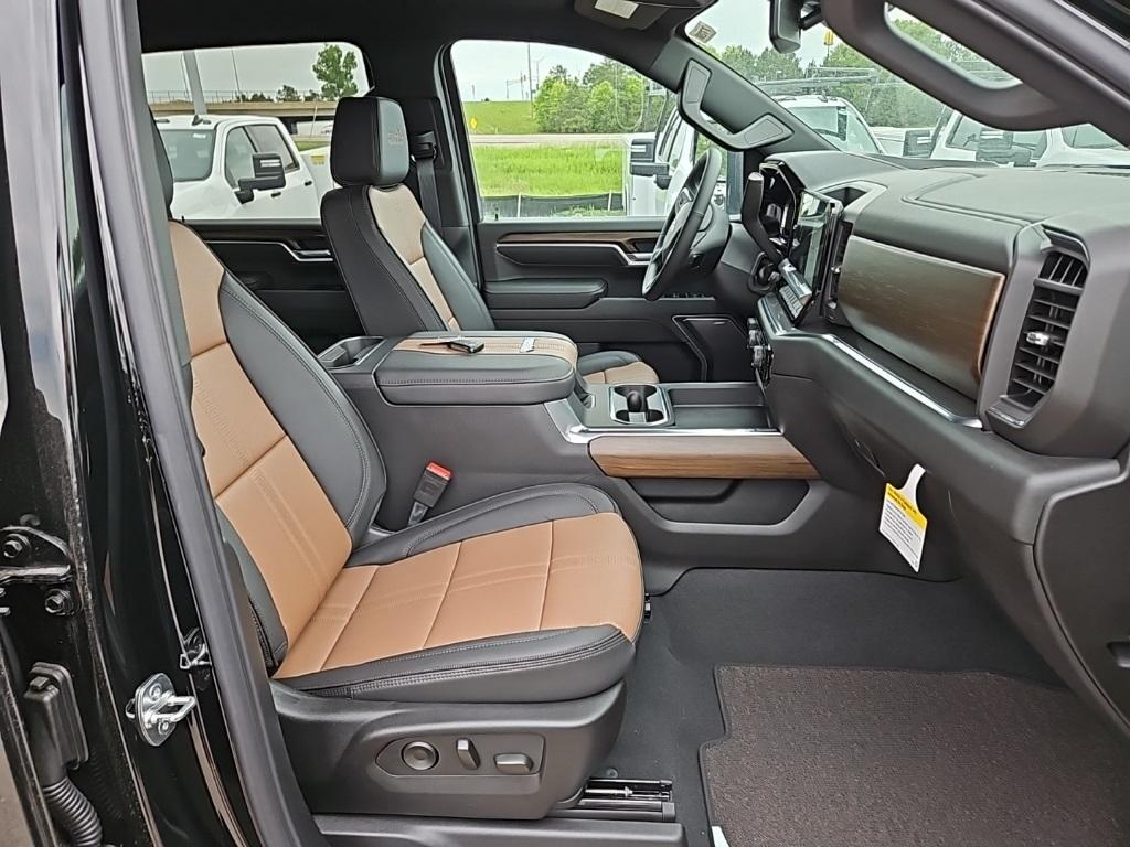 new 2025 Chevrolet Silverado 3500 car, priced at $77,280