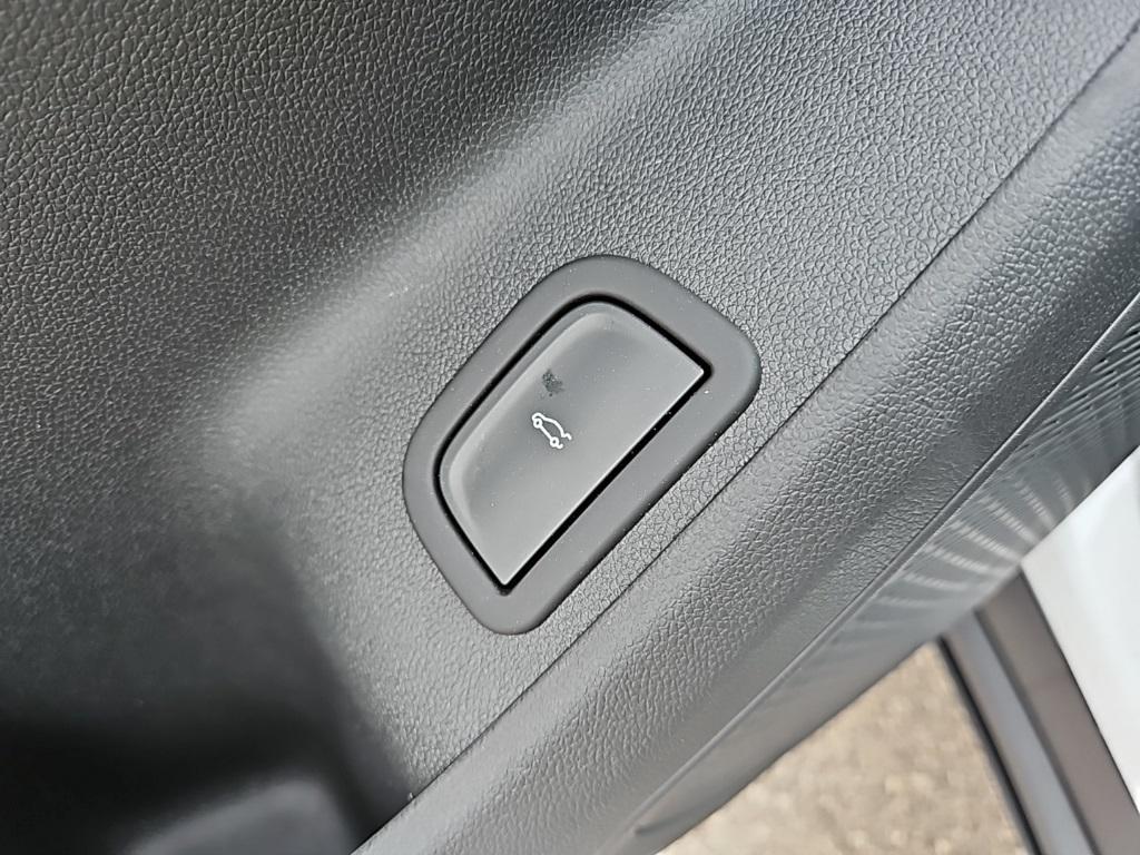 new 2025 Chevrolet Traverse car, priced at $44,195