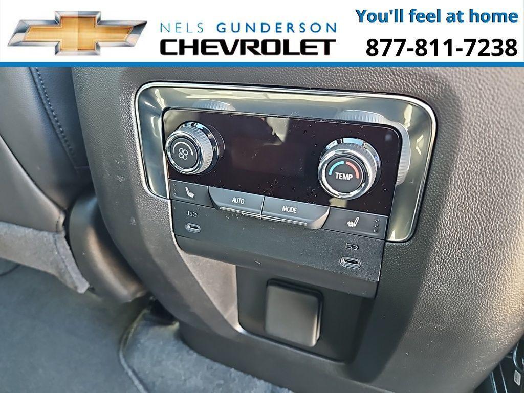 new 2025 Chevrolet Suburban car, priced at $76,900