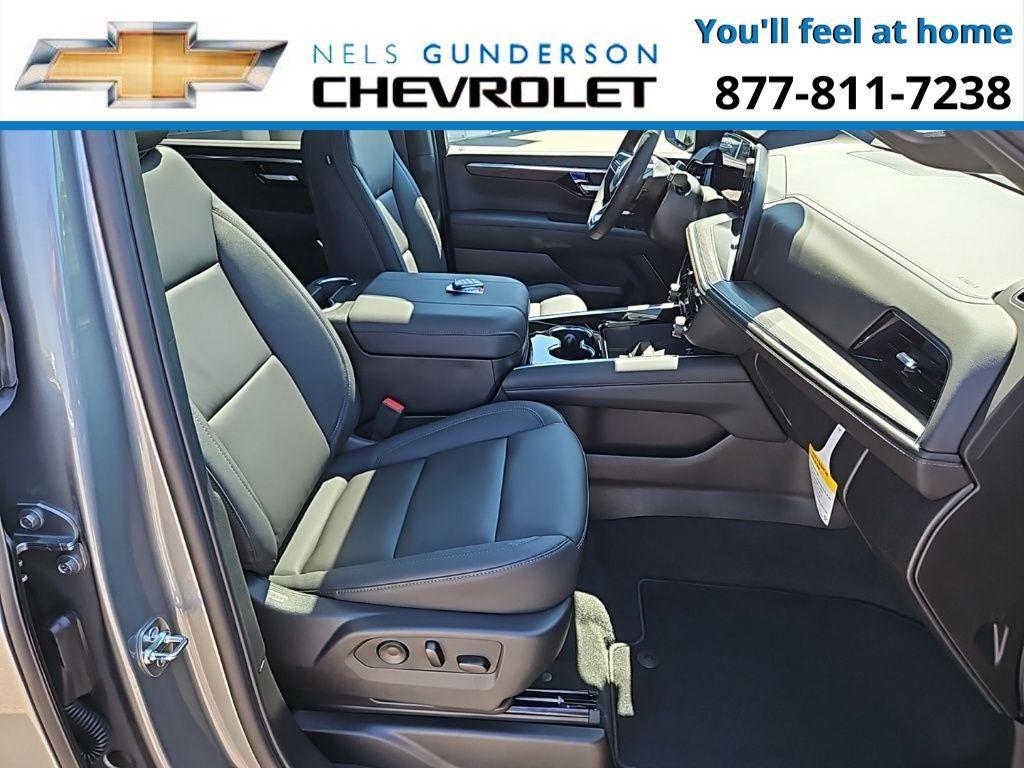 new 2025 Chevrolet Suburban car, priced at $76,900