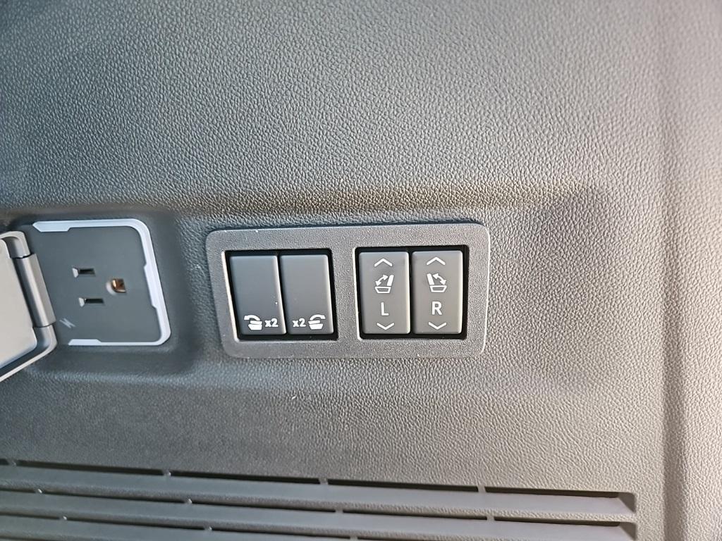 new 2025 Chevrolet Suburban car, priced at $80,450