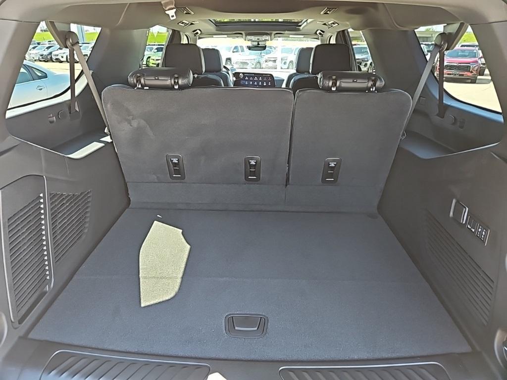 new 2025 Chevrolet Suburban car, priced at $80,450