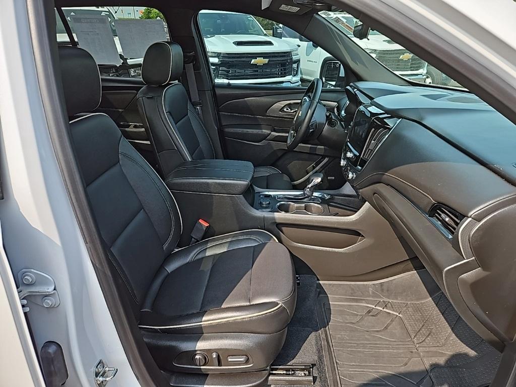 used 2023 Chevrolet Traverse car, priced at $39,900