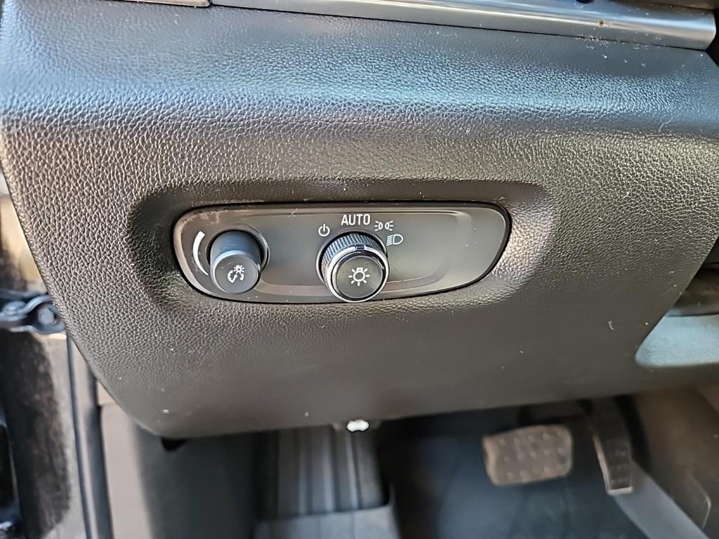 used 2022 Chevrolet Traverse car, priced at $32,900