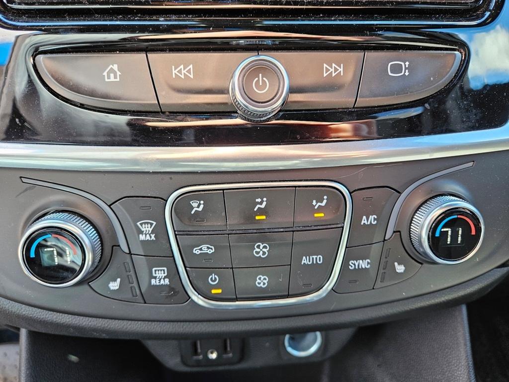used 2022 Chevrolet Traverse car, priced at $32,900