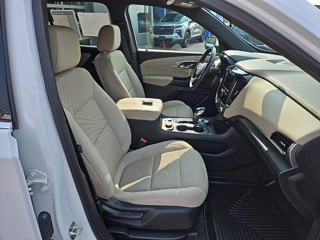 used 2023 Chevrolet Traverse car, priced at $31,900