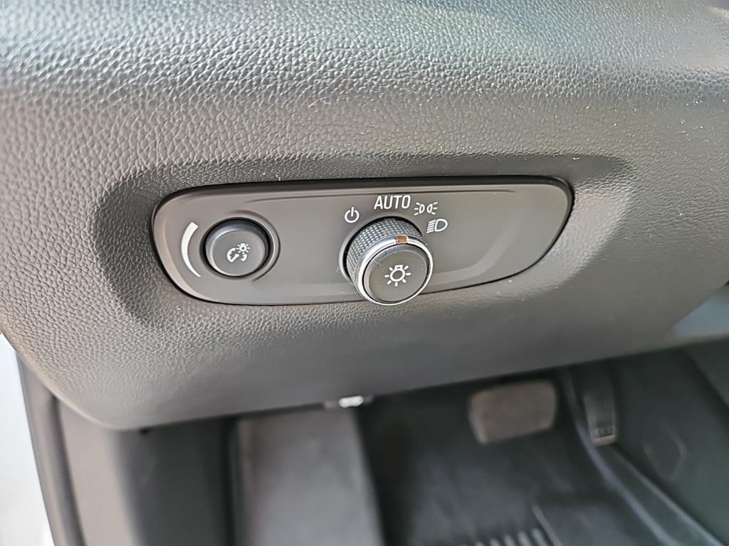 used 2023 Chevrolet Traverse car, priced at $31,900