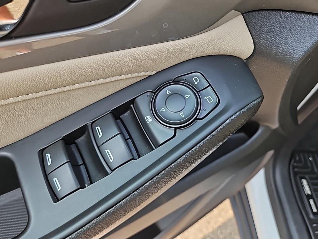 used 2023 Chevrolet Traverse car, priced at $31,900