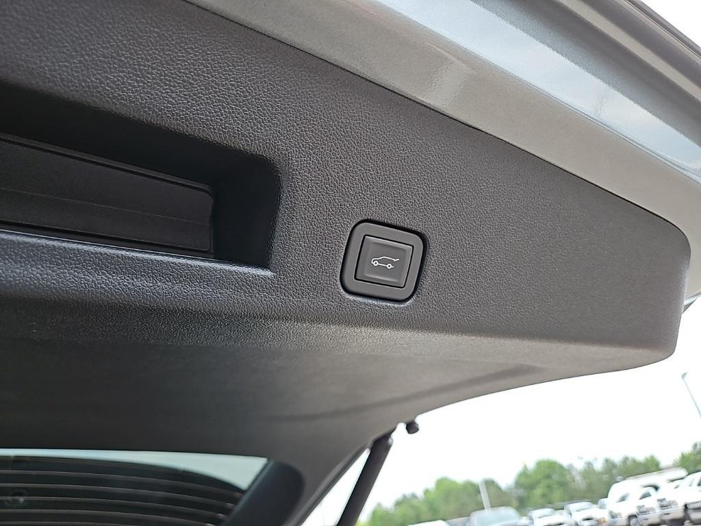 new 2025 Chevrolet Traverse car, priced at $45,170
