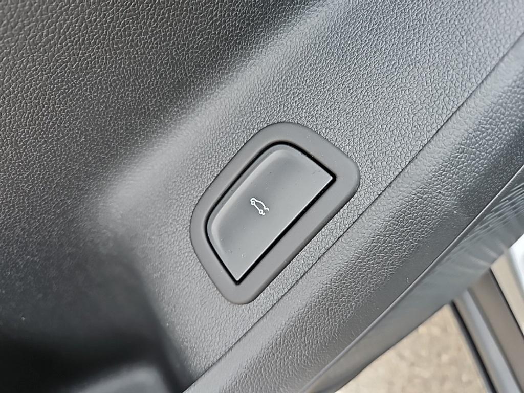 new 2025 Chevrolet Traverse car, priced at $45,170