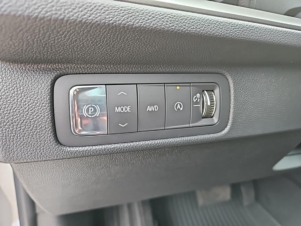 new 2025 Chevrolet Traverse car, priced at $45,170