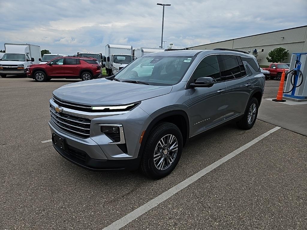 new 2025 Chevrolet Traverse car, priced at $45,170