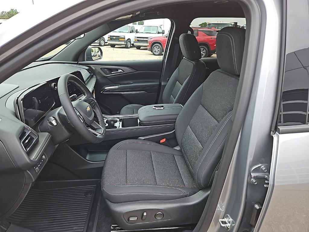 new 2025 Chevrolet Traverse car, priced at $45,170