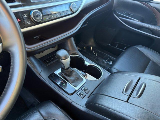 used 2015 Toyota Highlander car, priced at $21,222