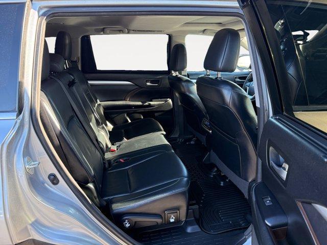 used 2015 Toyota Highlander car, priced at $21,222