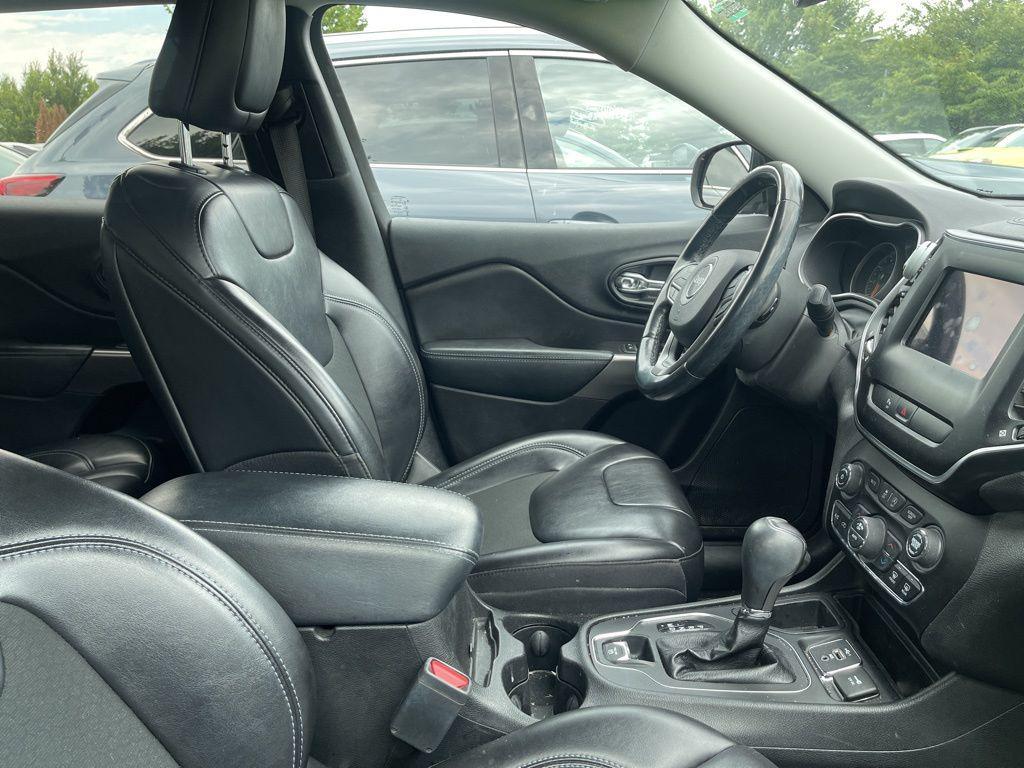 used 2020 Jeep Cherokee car, priced at $18,990