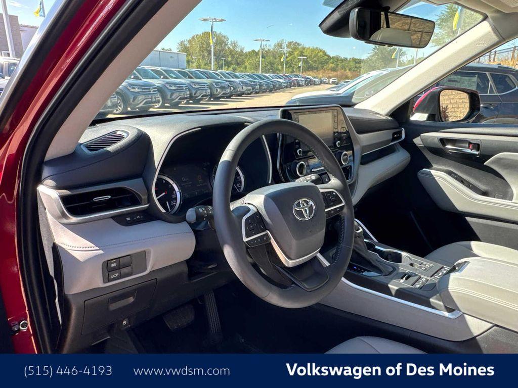 used 2022 Toyota Highlander car, priced at $35,998