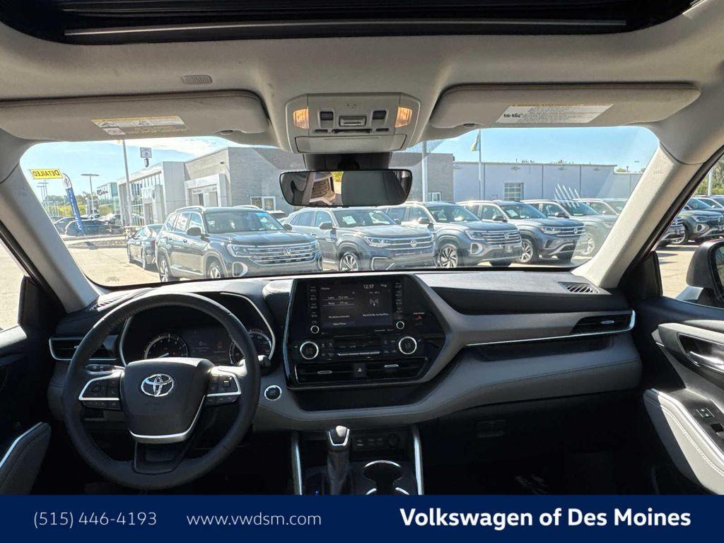 used 2022 Toyota Highlander car, priced at $35,998