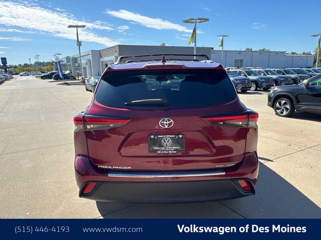 used 2022 Toyota Highlander car, priced at $35,998