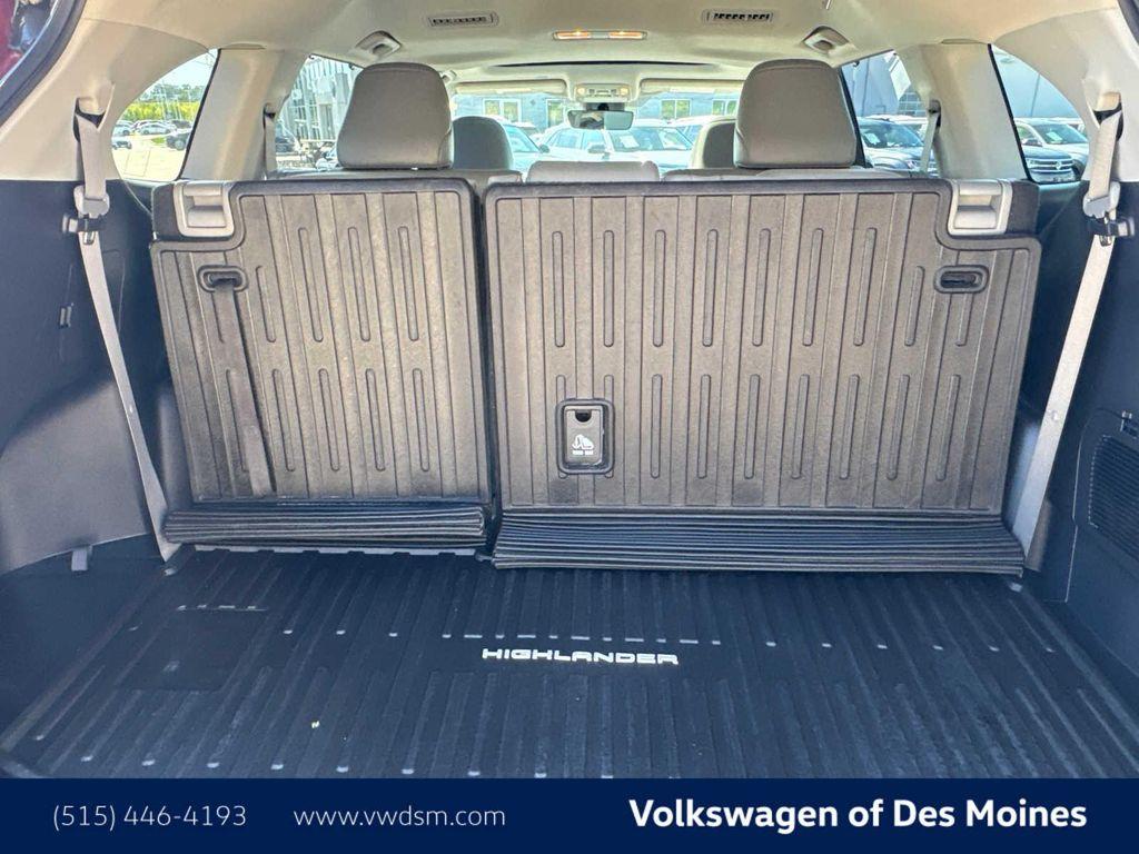 used 2022 Toyota Highlander car, priced at $35,998