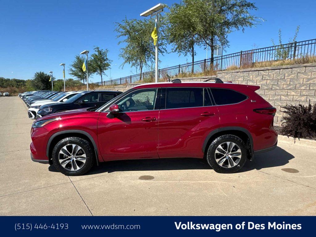 used 2022 Toyota Highlander car, priced at $35,998