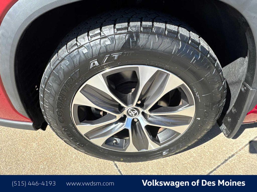 used 2022 Toyota Highlander car, priced at $35,998