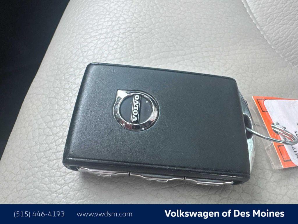 used 2021 Volvo XC90 car, priced at $27,498