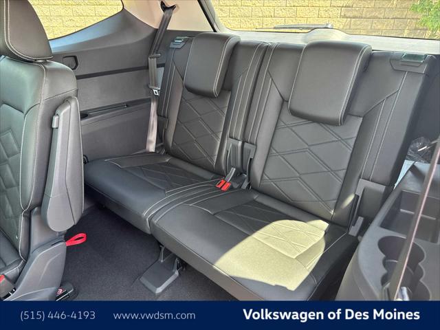 new 2025 Volkswagen Atlas car, priced at $49,010