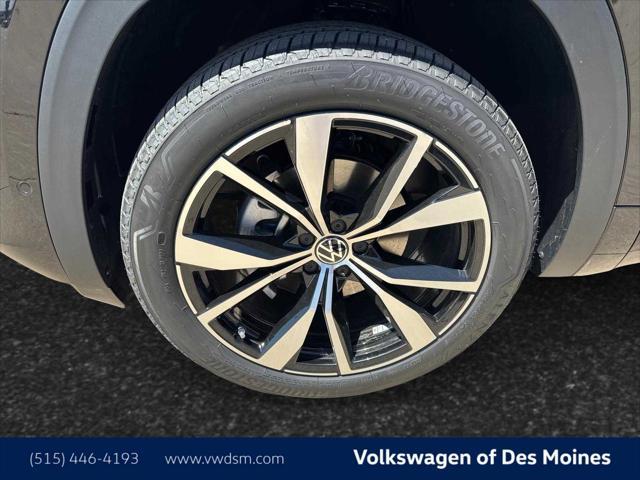 new 2025 Volkswagen Atlas car, priced at $54,998
