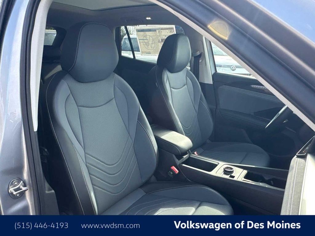 new 2025 Volkswagen Tiguan car, priced at $35,270