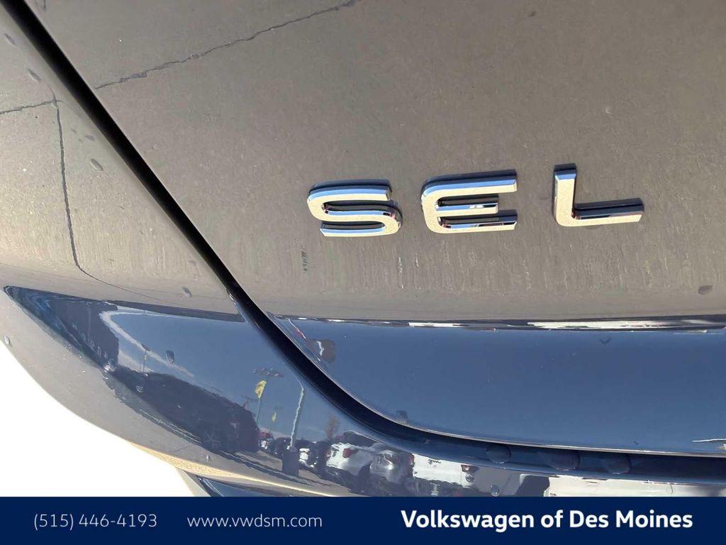 new 2026 Volkswagen Atlas Cross Sport car, priced at $53,697