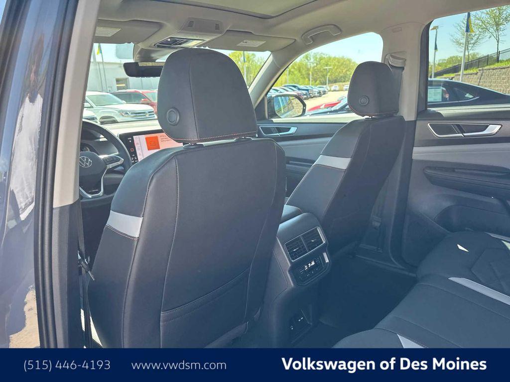 new 2025 Volkswagen Atlas car, priced at $47,998