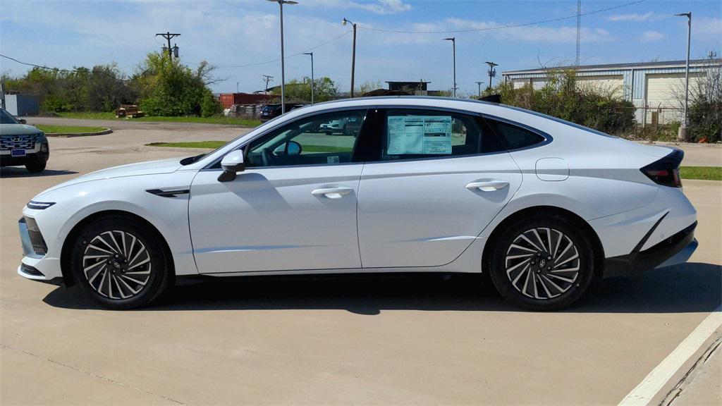new 2025 Hyundai Sonata Hybrid car, priced at $37,980