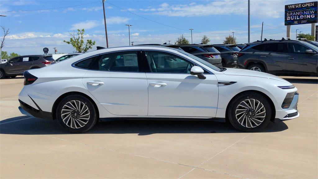 new 2025 Hyundai Sonata Hybrid car, priced at $37,980